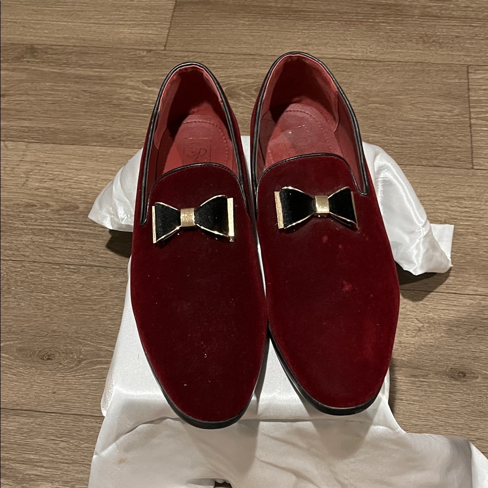 Elegant Red Velvet Loafers with Gold Bow